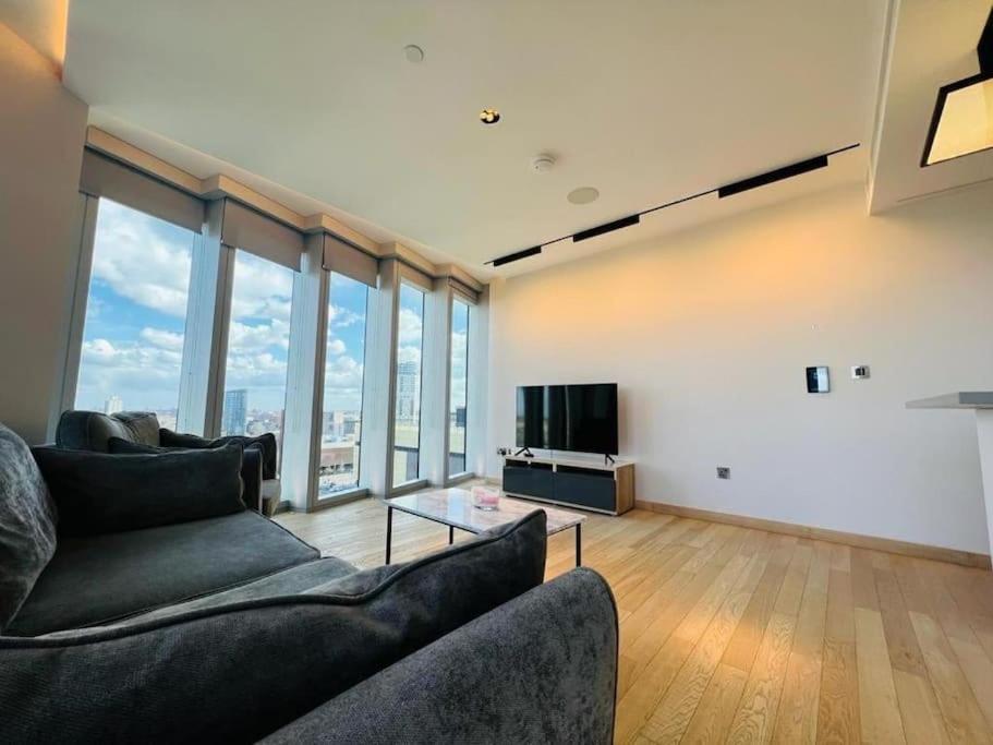 New Manhattan Loft Gardens Stratford London Exterior photo