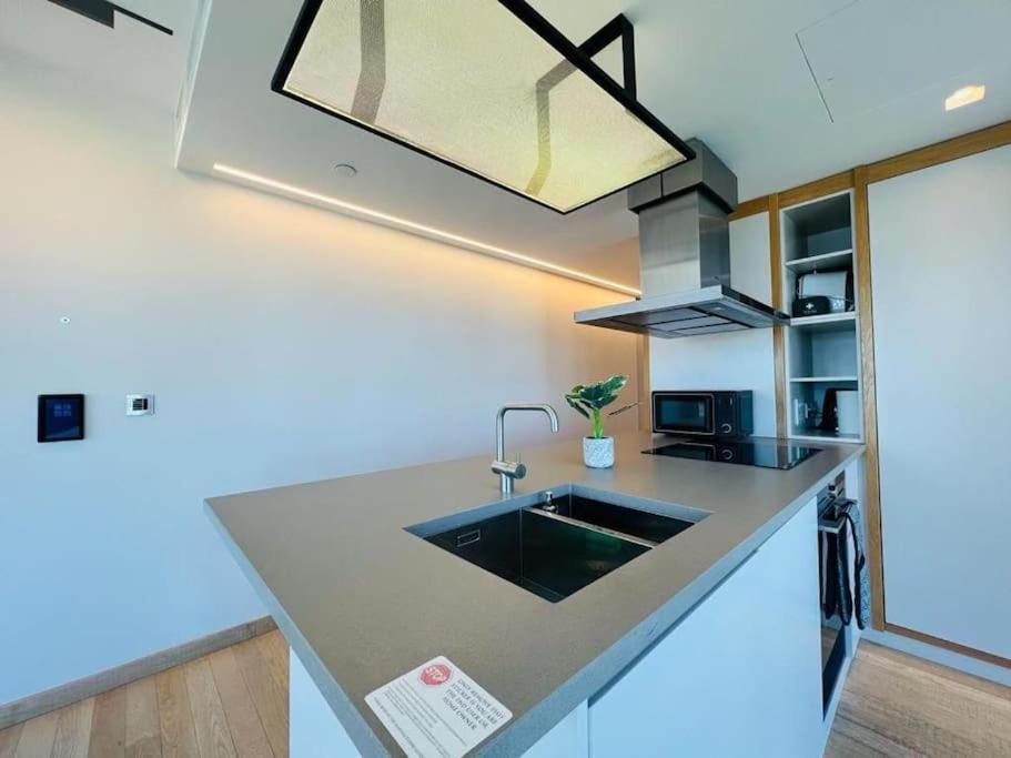 New Manhattan Loft Gardens Stratford London Exterior photo