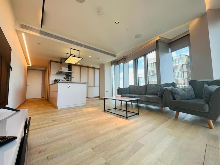 New Manhattan Loft Gardens Stratford London Exterior photo